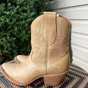 Idyllwind Women's Wheels Natural Western Booties